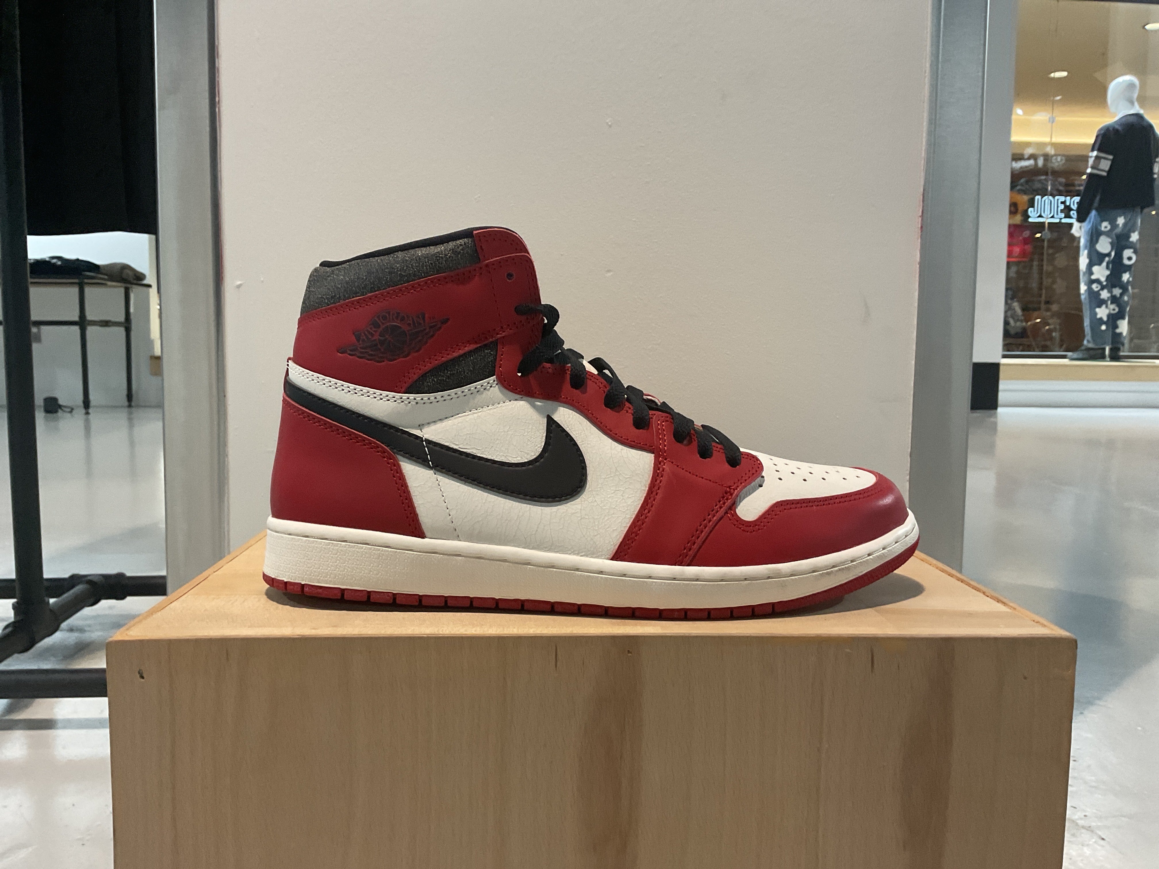 Pre-Owned Air Jordan 1 Retro High OG 'Chicago Lost & Found'