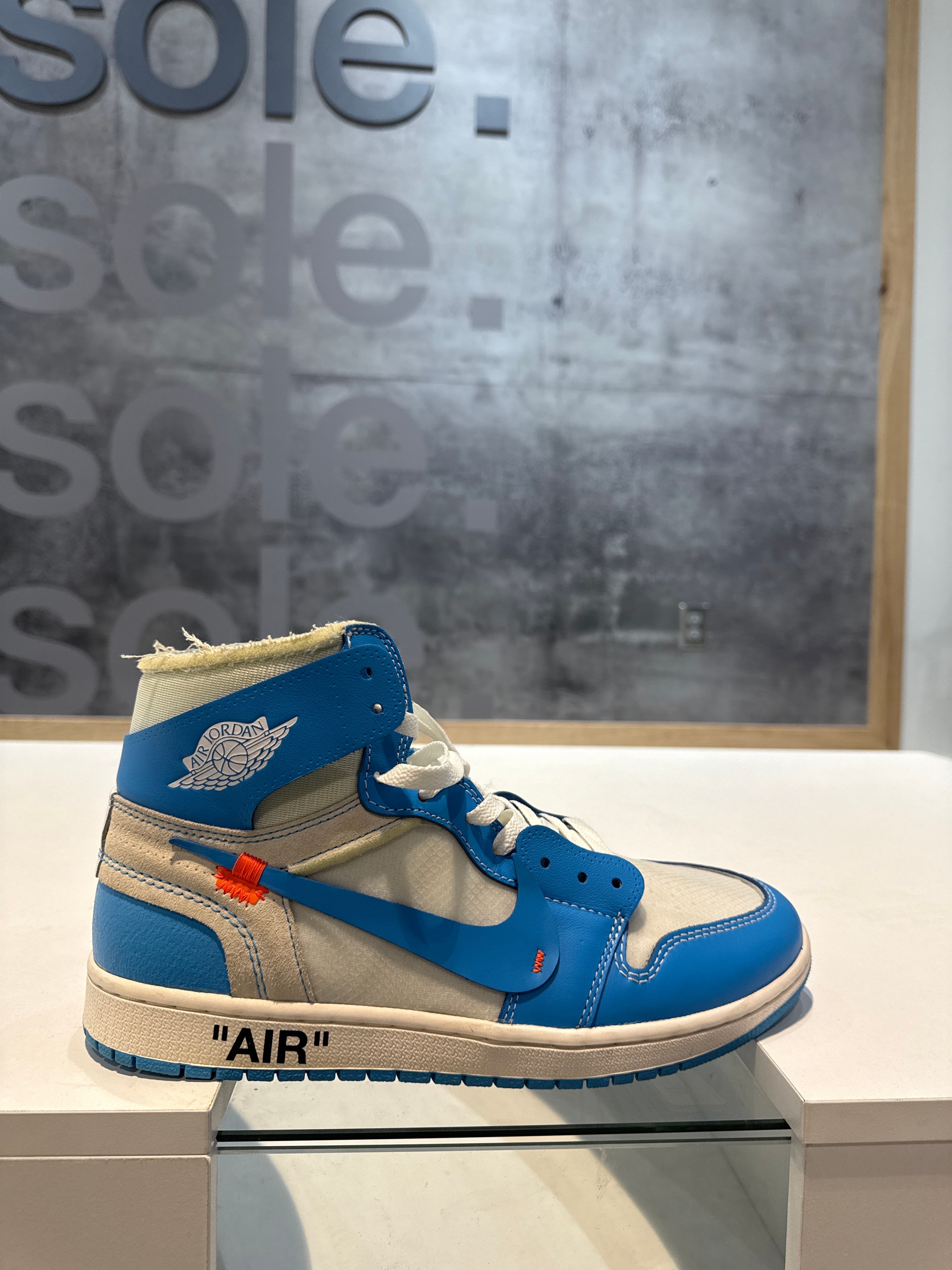 Pre- Owned Off-White x Air Jordan 1 Retro High OG 'UNC'