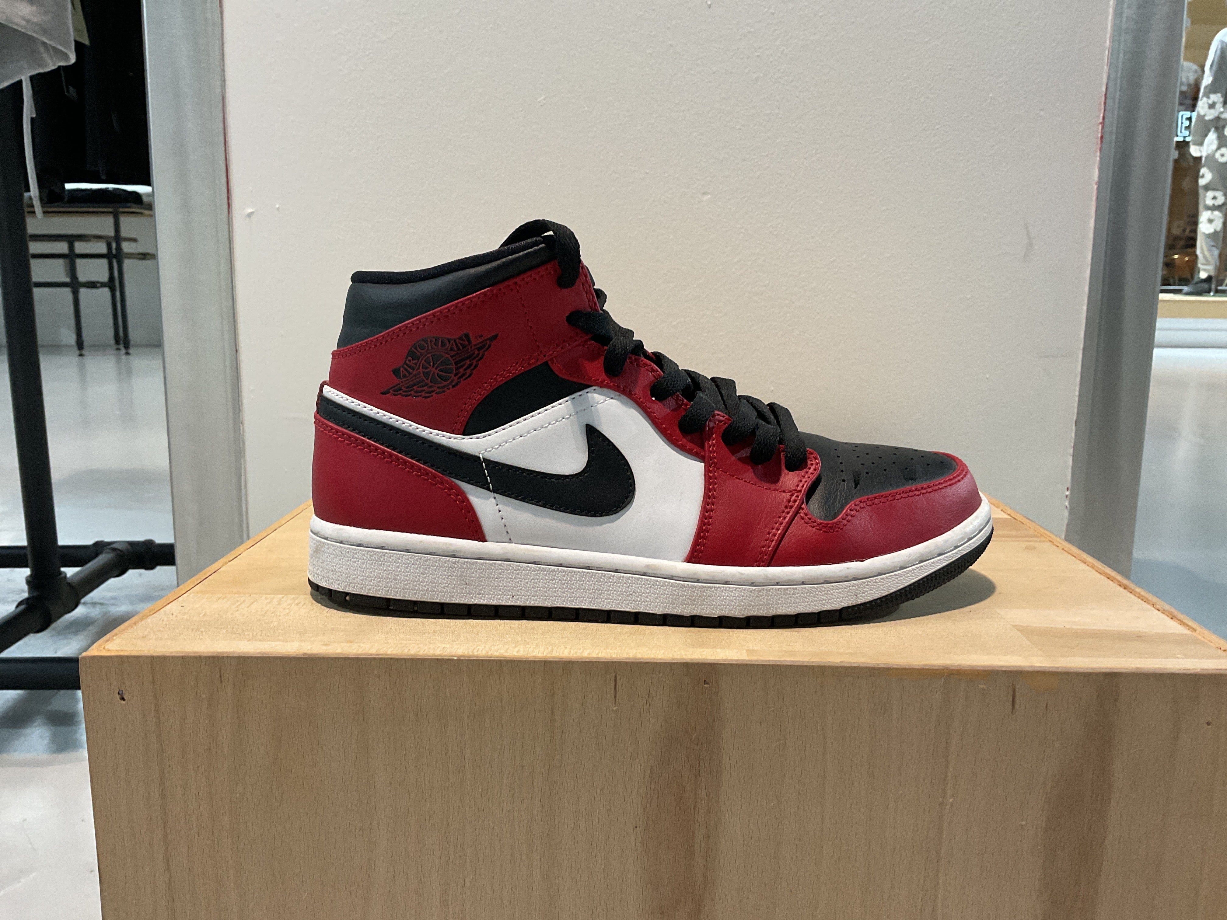 Pre-Owned Air Jordan 1 Mid 'Chicago Black Toe'