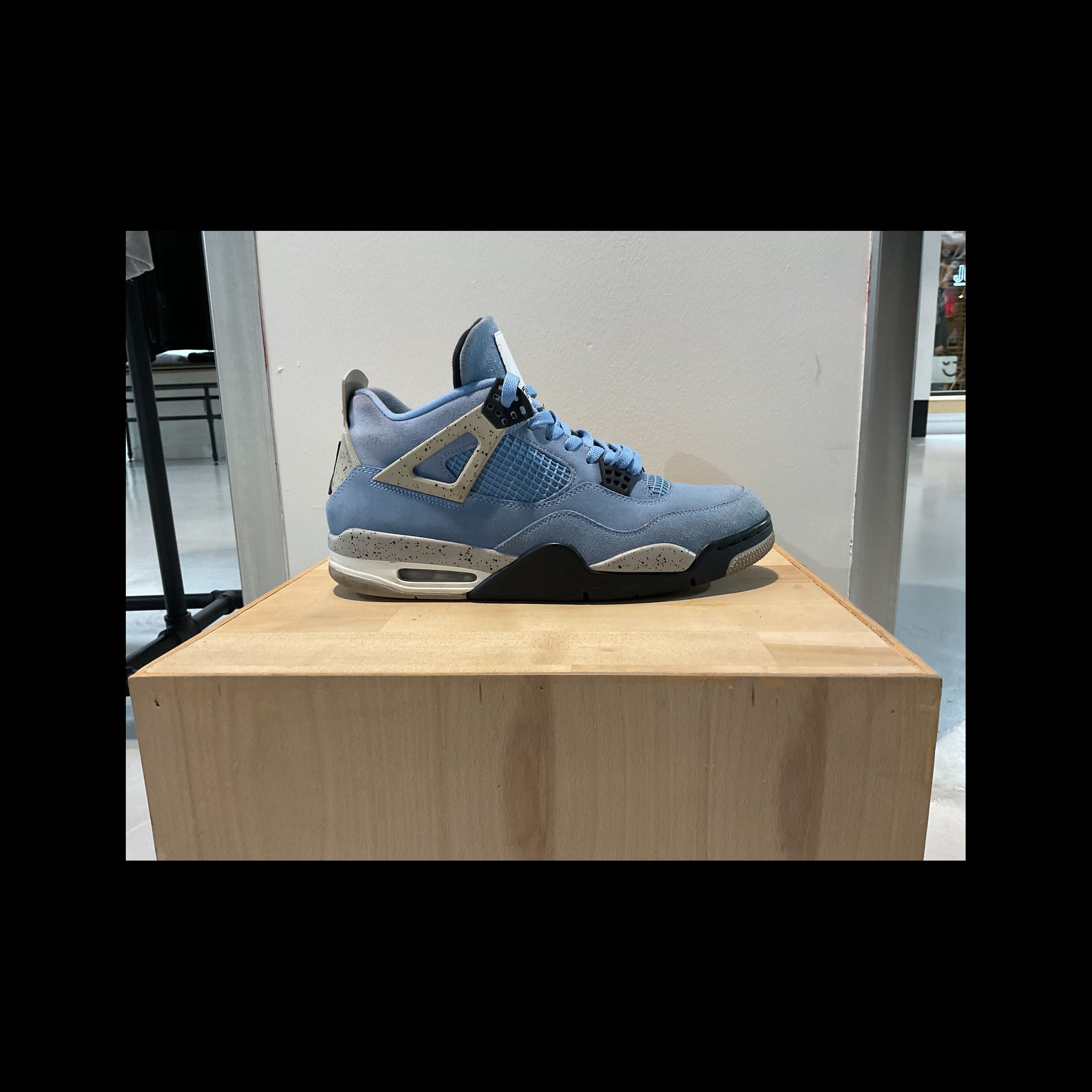 Pre-Owned Air Jordan 4 Retro 'University Blue'