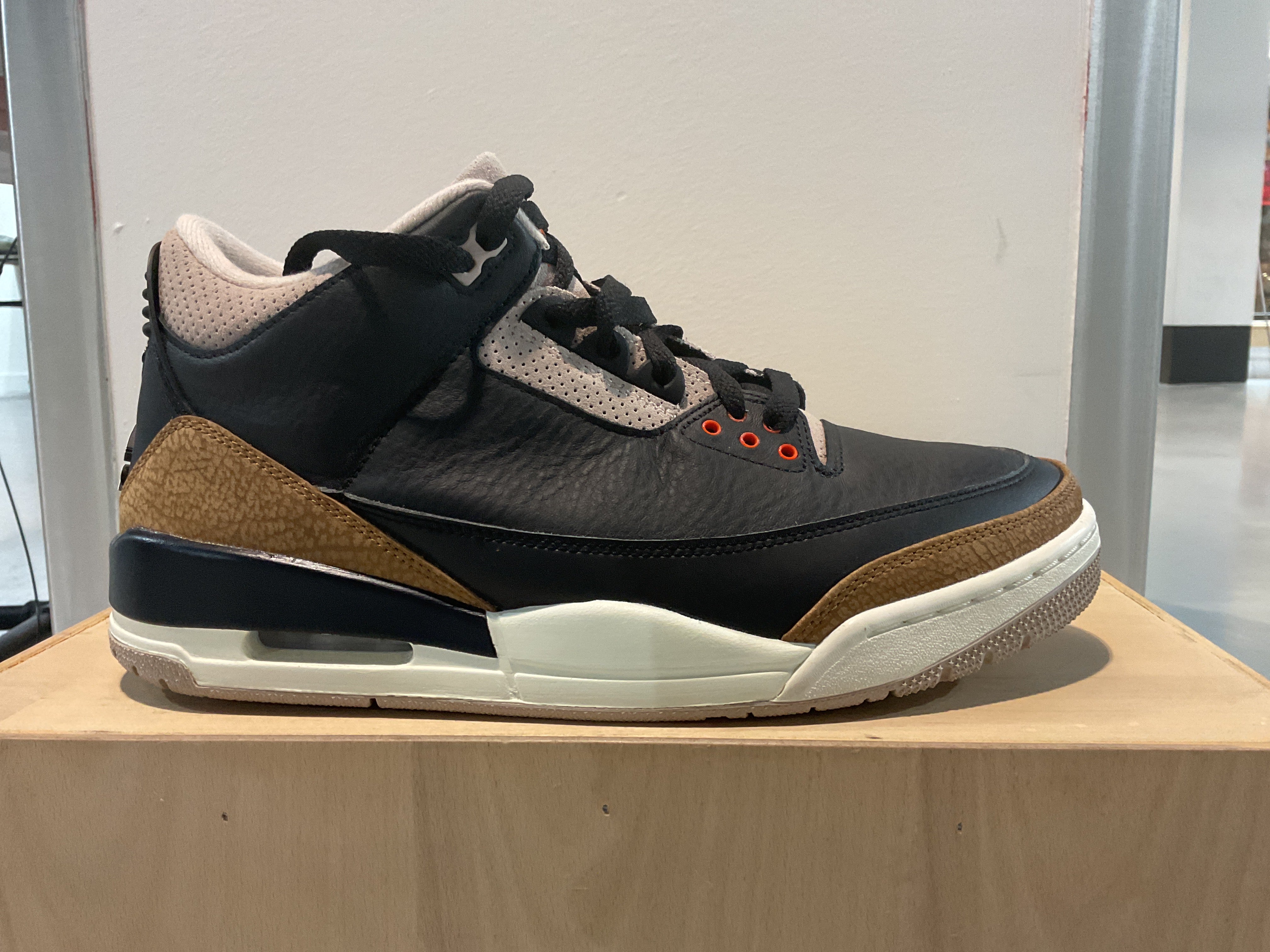 Pre-Owned Air Jordan 3 Retro 'Desert Elephant'