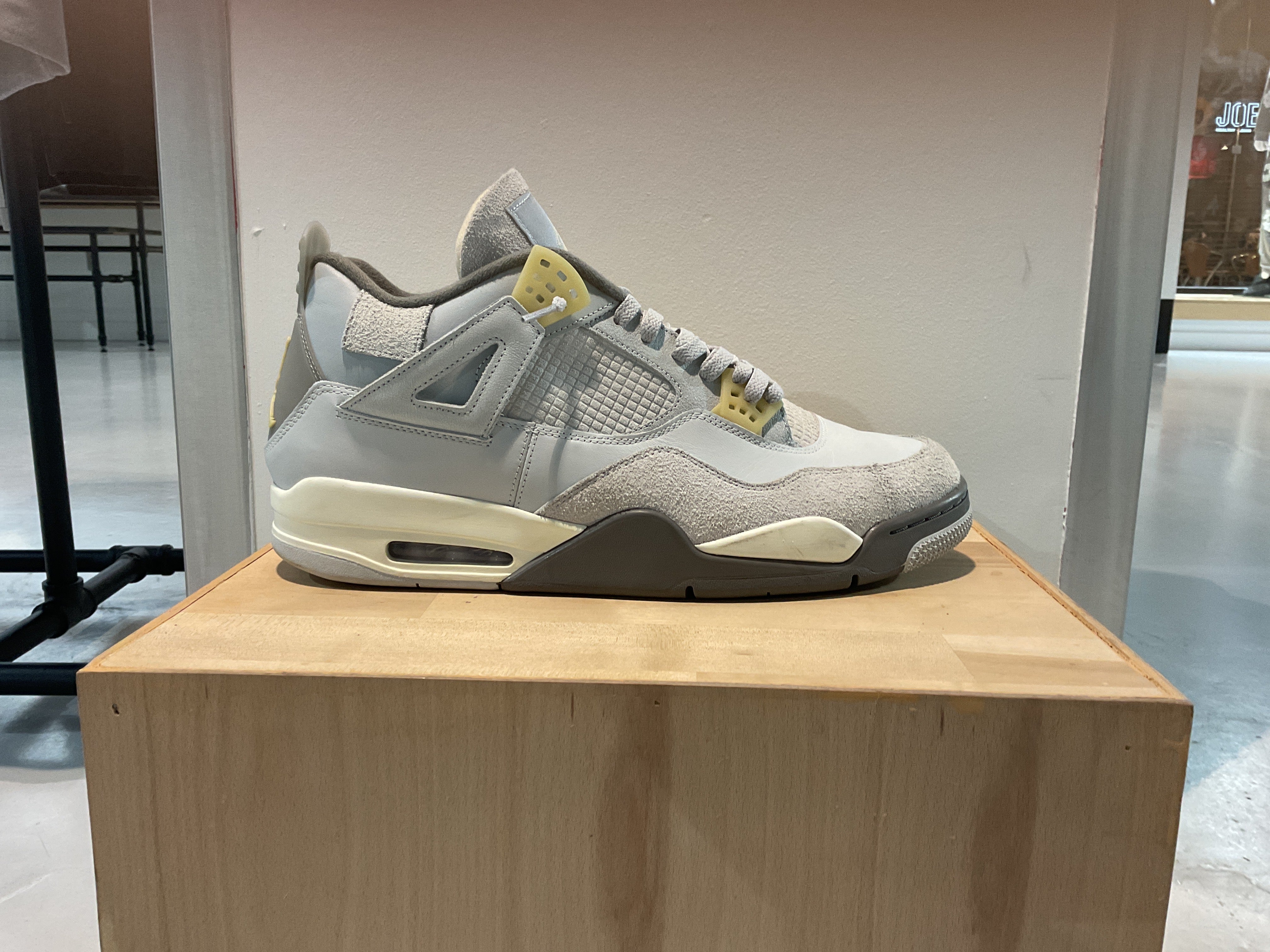 Pre-Owned Air Jordan 4 Retro SE Craft 'Photon Dust'