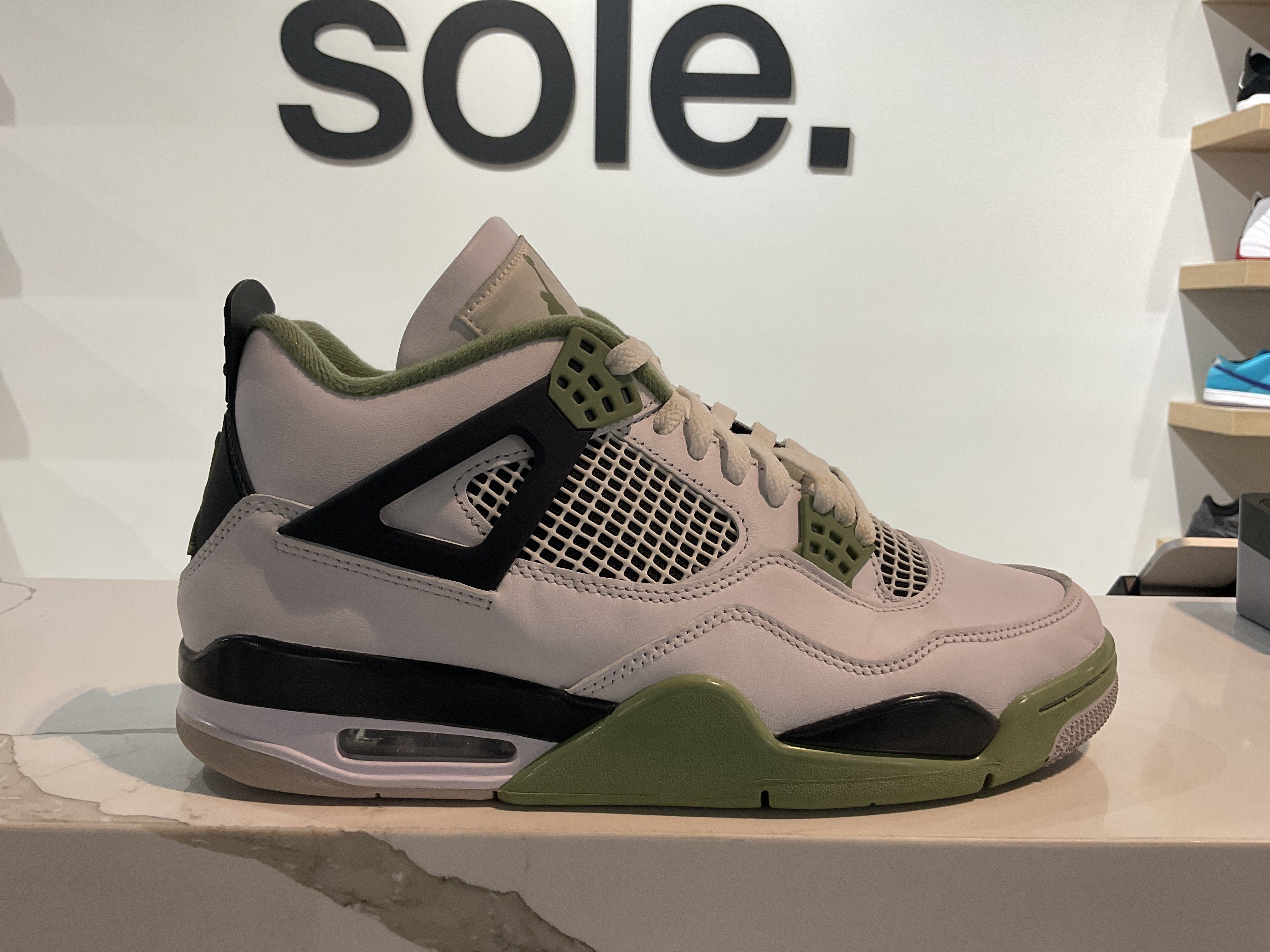 Pre-Owned Women’s Air Jordan 4 Retro ’Seafoam’