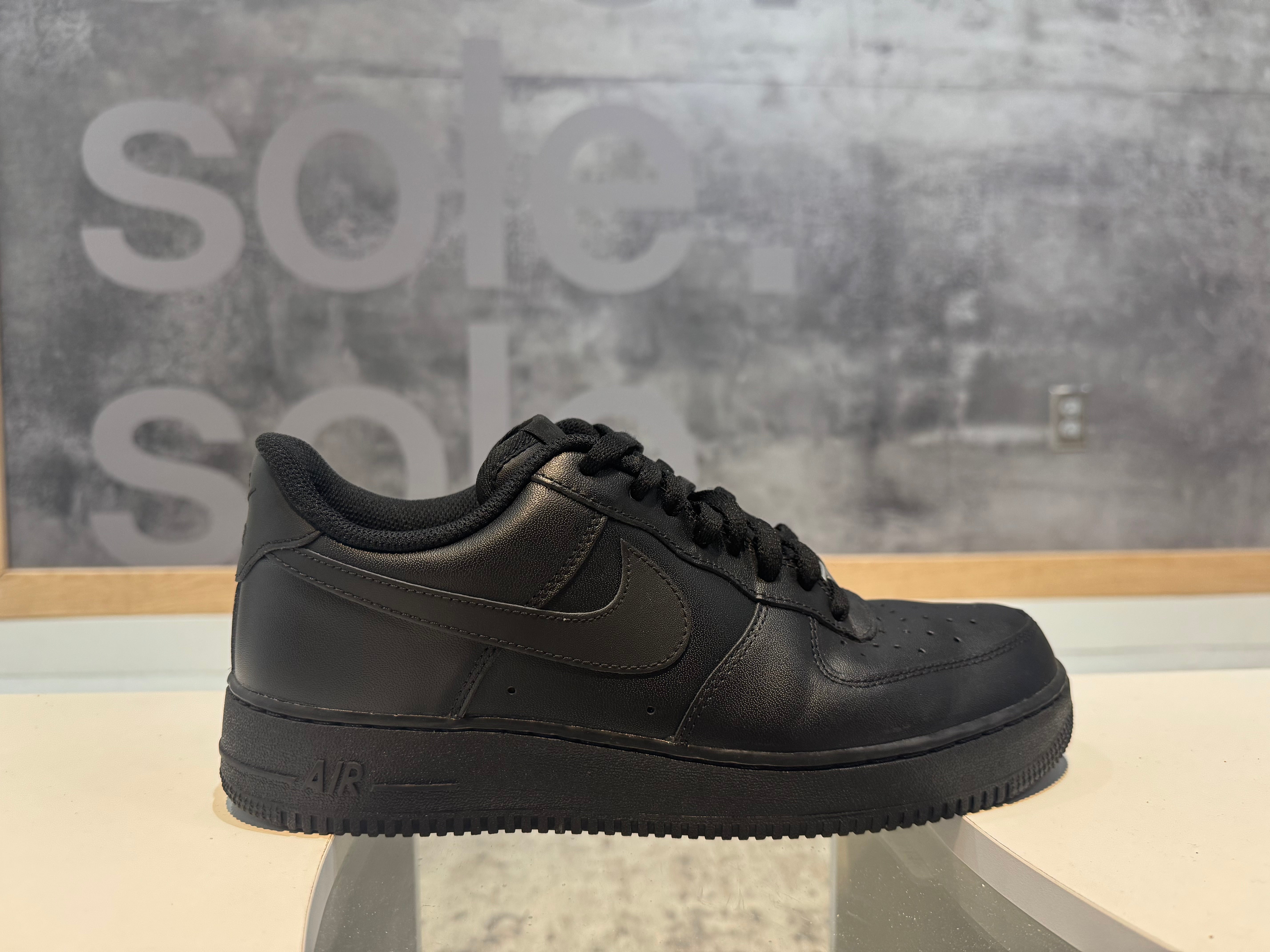 Pre-Owned Air Force 1 '07 'Triple Black'