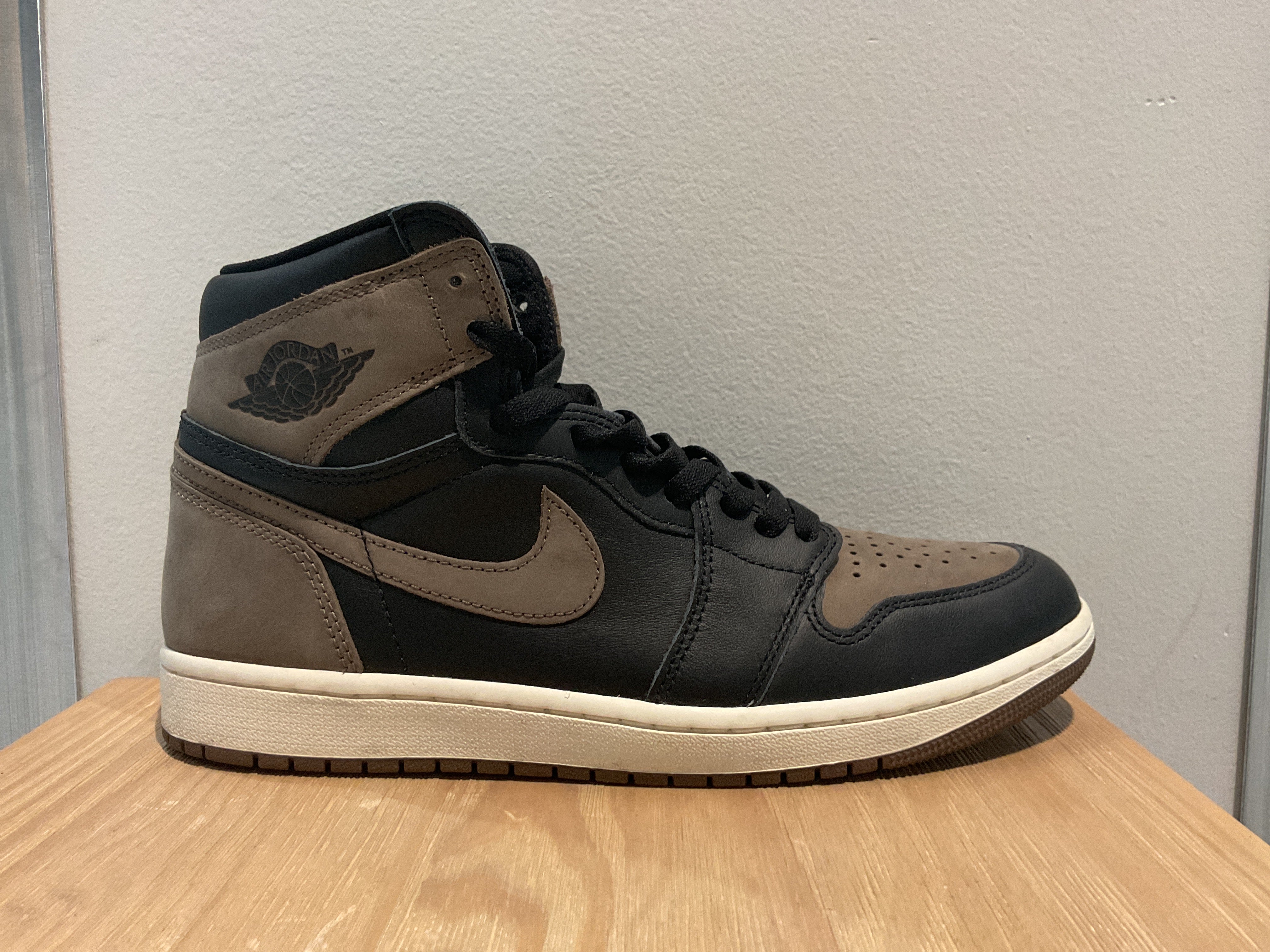 Pre-Owned Air Jordan 1 Retro High OG 'Palomino'