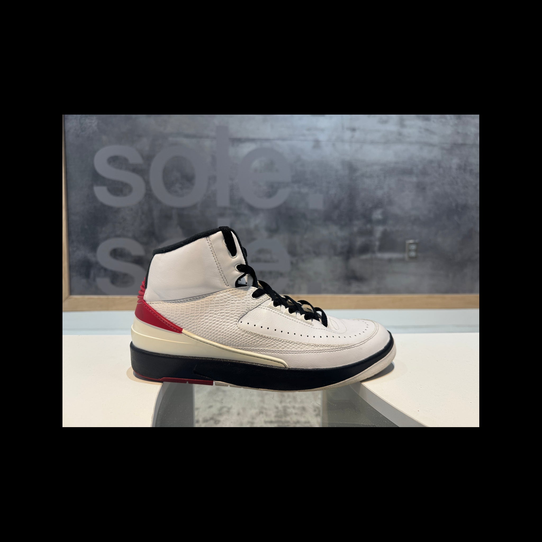 Pre-Owned Air Jordan 2 Retro 'Chicago' 2022