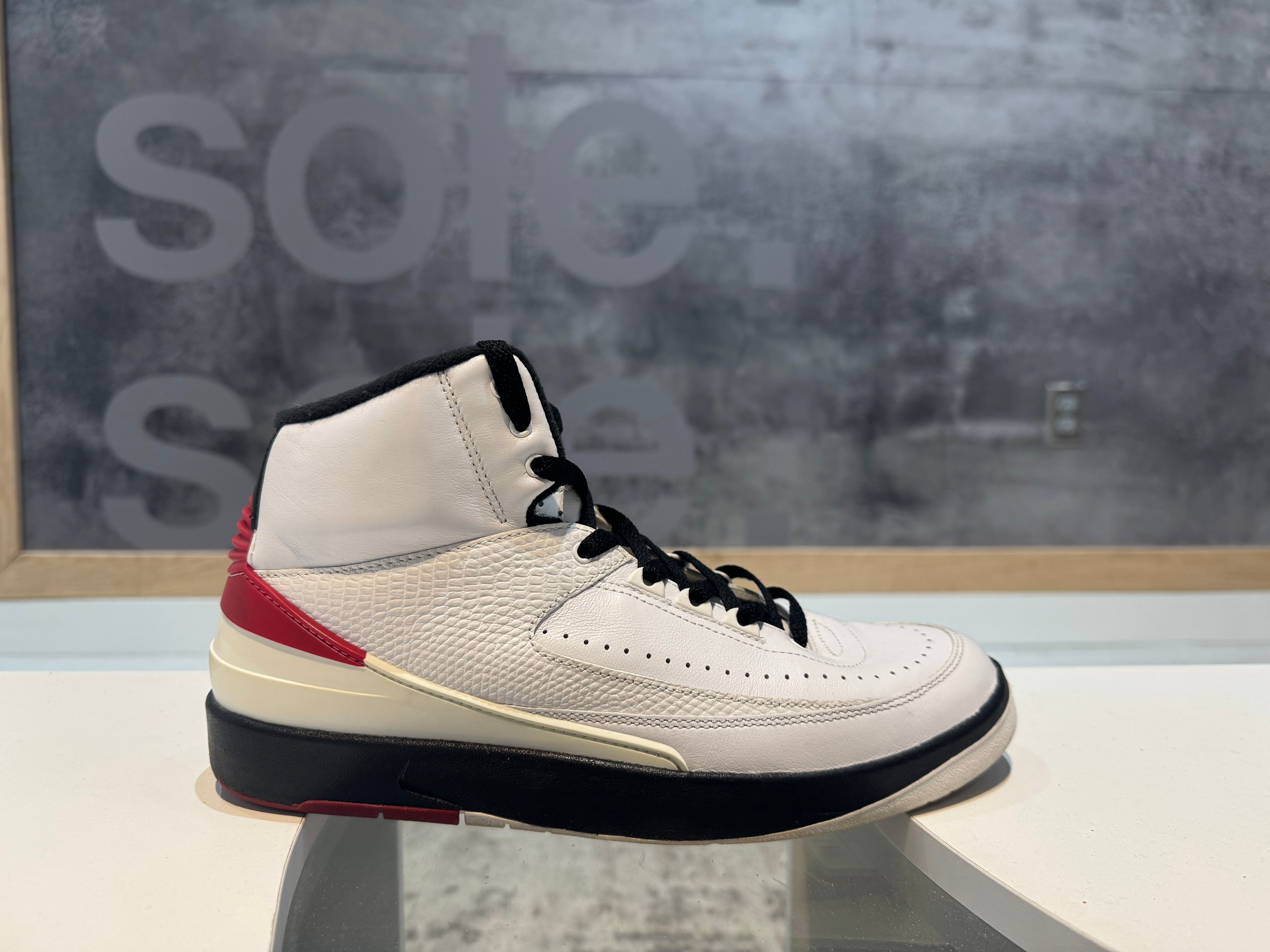 Pre-Owned Air Jordan 2 Retro 'Chicago' 2022