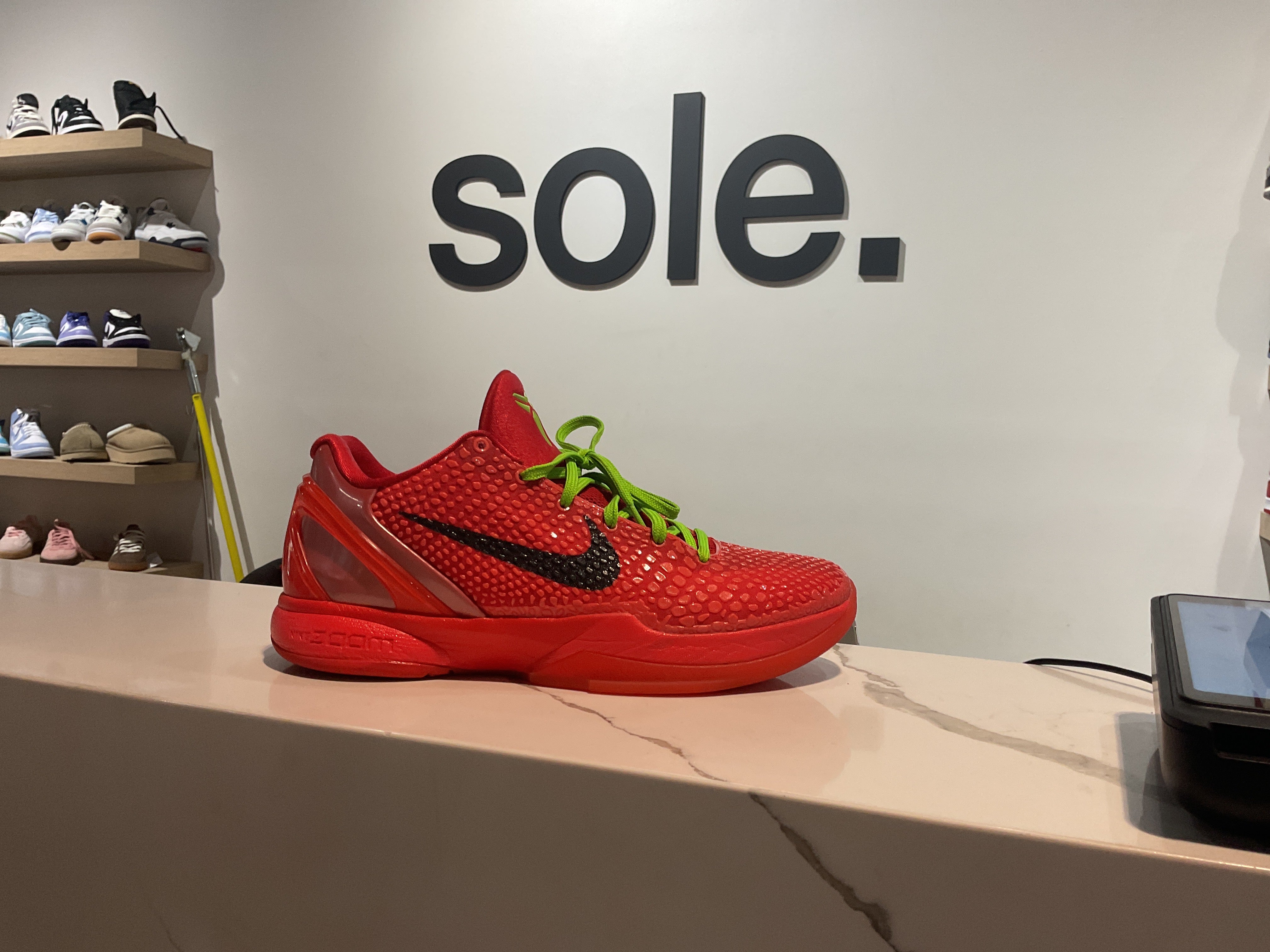 Pre Owned Zoom Kobe 6 Protro 'Reverse Grinch'