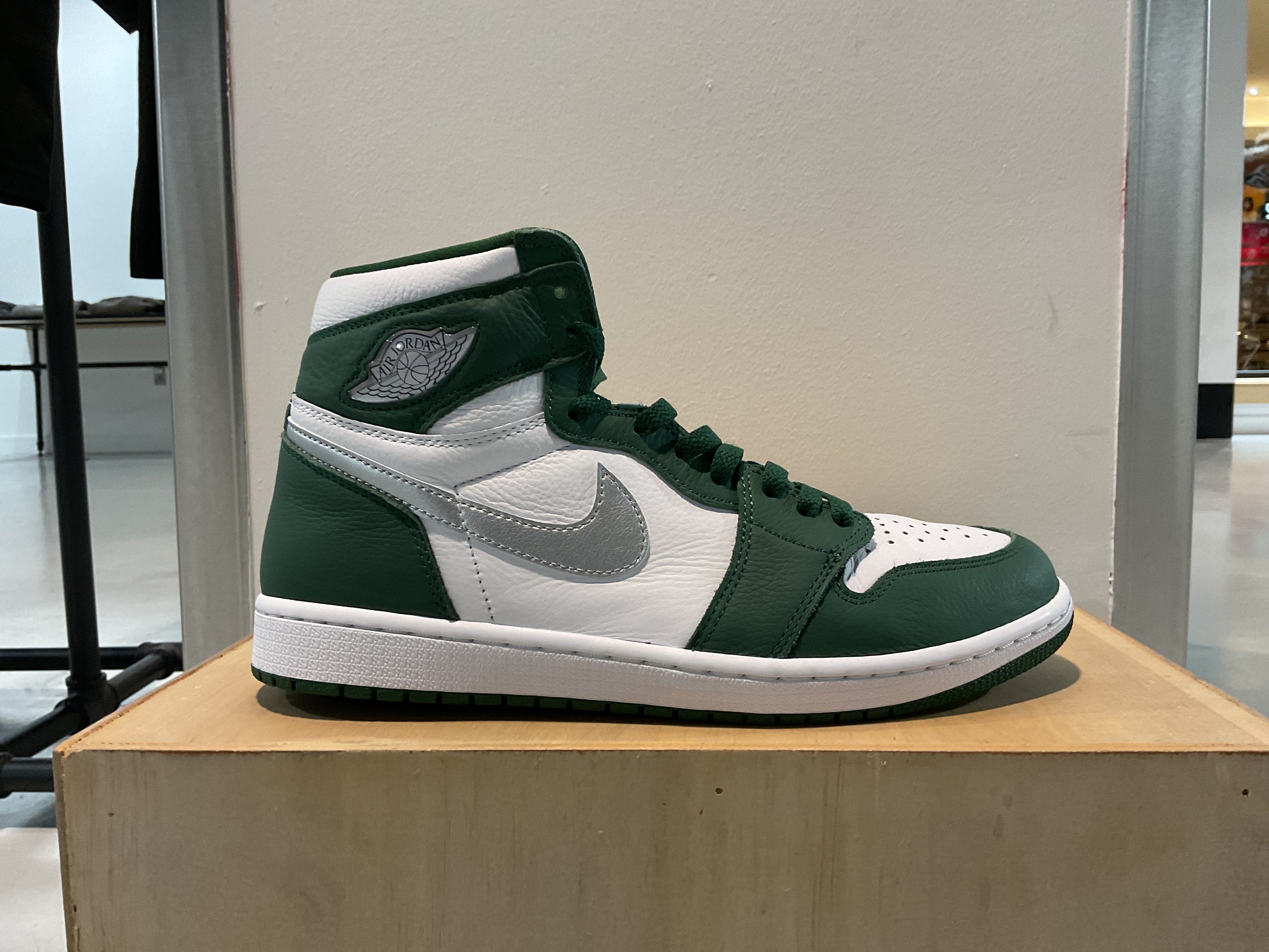 Pre-Owned Air Jordan 1 Retro High OG 'Gorge Green'